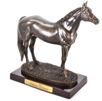 ATL4652118 - Estatua del caballo de carreras - Bailarín nativo