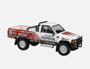PAR64-55526 - Toyota Hilux de cabina simple de 1985, color blanco.