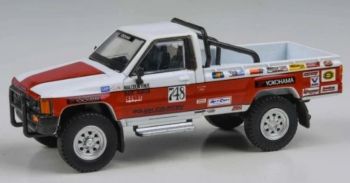 PAR64-55527 - Toyota Hilux Single Cab de 1987, n.° 748, blanco y rojo.