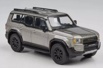 PAR64-55746 - TOYOTA Land Rover Gruiser LC250 2024 Gris Metálico