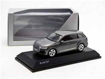 SPA5011407633 - AUDI Q7 gris oscuro