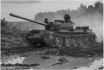 ITA7081 - Tanque T-55 MBT para montar y pintar