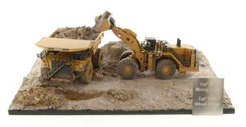 DCM85762 - Set - Cargadora CATERPILLAR 994K con Dumper CATERPILLAR 797