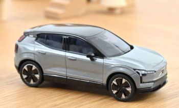 NOREV870070 - VOLVO EX30 2024 Gris Niebla