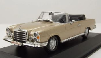 MXC940038130 - Mercedes-Benz 280SE 3.5 Convertible de 1970, Dorado Metálico