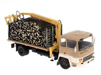 G111A036 - BERLIET GR 280 4x2 Transporte de madera con grúa hidráulica (no funcional)