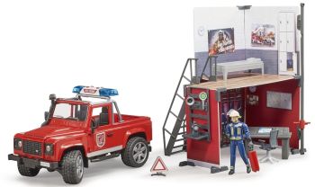 BRU62701 - Estación de bomberos con LAND ROVER Defender; carácter y accesorios