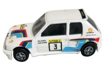 BUR4123 - Clásico – PEUGEOT 205 Turbo 16 #3 1987 T. Salonen / S. Harjanne – Caja dañada