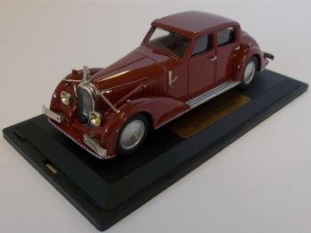 CLASSC1033 - VOISIN C28 Crest 1935 burdeos