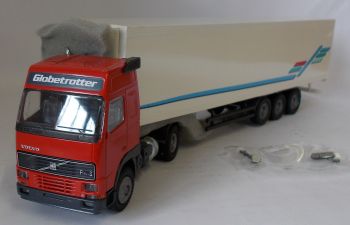 CON4608/07 - VOLVO FH 16 4x2 Globetrotter con semi frigorífico 3 ejes