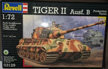 REV03129 - Tanque TIGER II AUSF. B para montar y pintar