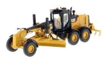 DCM85520 - Motoniveladora CATERPILLAR 12M3 con conductor y caja metálica