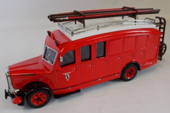 THO5321 - Camión de bomberos alemán SAURER 3CT1D Bullet con accesorios