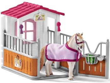 SHL42368 - Box con Yegua Lusitana