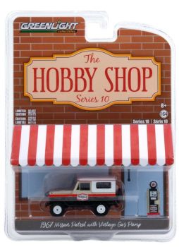 GREEN97100-A - NISSAN Patrol 1967 4x4 TEXACO con bomba de gasolina The Hobby Shop Series vendido en blister