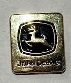 MCJ099417000 - Alfiler con logotipo de JOHN DEERE
