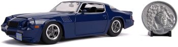JAD253255002 - CHEVROLET Camaro Z28 de Billy de Stranger Things con medalla