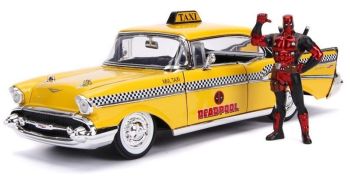 JAD30290 - Taxi CHEVROLET Chevy Bel Air 1957 de Deadpool con figura incluida