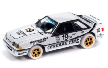 JLCT014-3A_BLANC - 1988 Rines blancos para FORD Mustang GT - Sallen General Tire n.° 19 de la serie COLLECTOR TINS ​​de 2024 en blíster