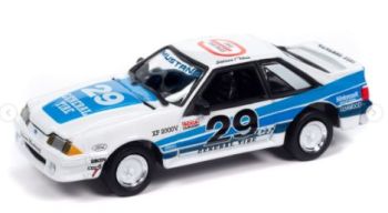 JLCT014-3B - FORD Mustang GT de 1988 - Saleen General Tire n.° 29 en azul y blanco de la serie COLLECTOR TINS ​​de 2024, blíster de 2024