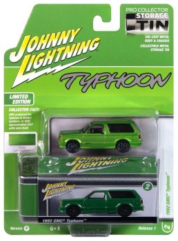 JLCT016B-B - GMC Typhoon de 1992, color verde metalizado, de la serie COLLECTOR TINS 2025, aún en su embalaje original.
