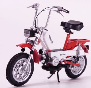 MAGMOT045 - Ciclomotor BENELLI Motorella blanco y rojo