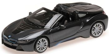 MNC410027030 - 2018 BMW i8 Roadster gris oscuro metalizado