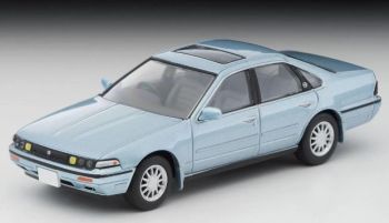 TOMLV-N335A - Nissan Cefiro Sports de 1988, color azul plateado.