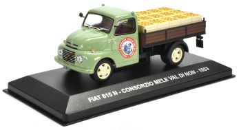 NET0031 - FIAT 615 N 1953 portabandejas con carga de fruta empresa italiana Val Di Non