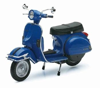 NEW42213C - VESPA P200E Azul claro