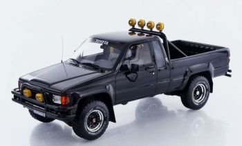 OT481B - Toyota Hilux SR5 negra de 1985
