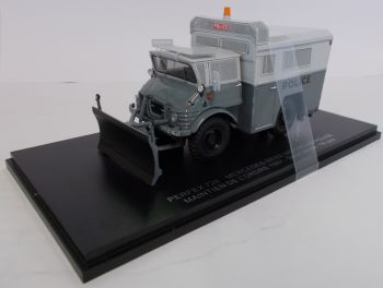 PER728 - MERCEDES BENZ Unimog U 406 1987 Policía Nacional Francesa vehículo policiaco gris limitado a 150 unidades