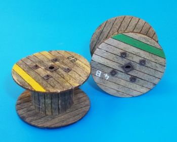 PLS4050 - 2 bobinas para cables vacíos diámetro 3 cm miniatura en kit para montar y pintar para diorama