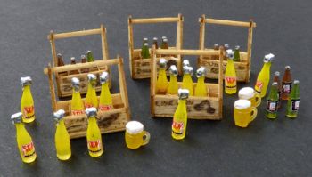 PLS422 - Se proporcionan 5 cajas con botellas de refresco y vasos en miniatura para armar y pintar calcomanías
