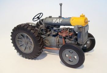 PLS448 - FORDSON N-BIG kit de montaje y pintura