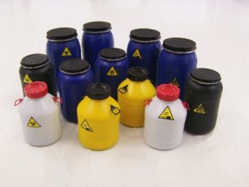 PLS466 - 12 latas para pintar mercancías peligrosas en miniatura; se suministran calcomanías