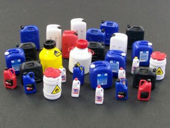 PLS468 - Se suministran 30 botes para productos peligrosos en miniatura para pintar calcomanías