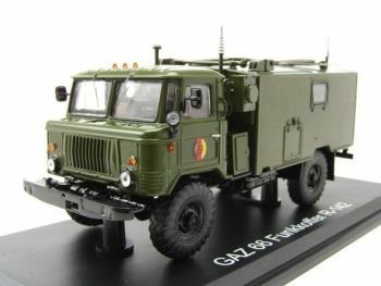 PRXPCL47099 - Caja de radio del ejército alemán GAZ 66 NVA R-142