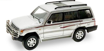 HER87MC000042 - MITSUBISHI Pajero plateado