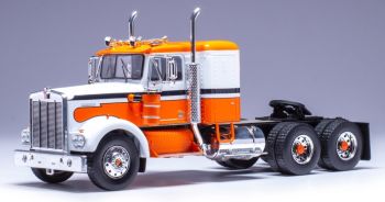 IXOTR203.22 - KENWORTH W 925 6x4 1970 Naranja y blanco
