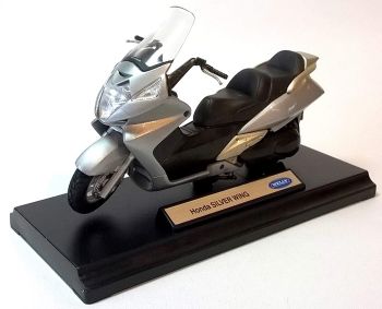 WELH19660PWE - Patinete HONDA Silver Wing gris
