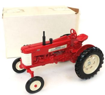 ZFN422UA - FARMALL 350 Wide Edición limitada Canadian Farm Show 1986